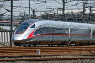 1200px-CR400AF-2001@BJN_(20170626110730).jpg