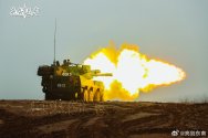 71st Group Army organized an artillery unit to conduct live-fire shooting training 03.jpg