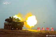 71st Group Army organized an artillery unit to conduct live-fire shooting training.jpg