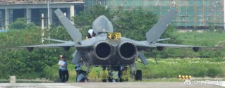 PLA Legacy J-20 (Jet) 028.jpg