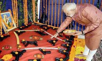 Modi armed puja.jpg