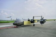 8月5日，由芜湖腾盾航空科技有限公司研发的大型模块化商用无人机（D18无人机）在芜宣机场实现首飞 632b7966gy1i43czs23fkj20zk0npgoi.jpg