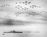 USS_Missouri_(BB-63)_flyover,_Tokyo_Bay,_2_September_1945_(520775).jpg