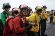 US_Navy_090821-N-9132C-162_Members_of_the_flight_deck_crew_of_the_aircraft_carrier_USS_Ronald_...jpg