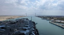 Carrier-passing-through-suez-canal-2-e1617473592203.jpg