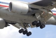 American_Airlines_Boeing_777-200ER_N788AN_landing_gear_and_flaps.jpg
