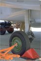 Su-27-gear-lock.jpg