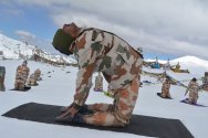 QT-ITBP-jawans-practicing-yoga-at-the-Khardungla-Pass-in-Ladakh.jpg