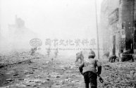 -Battle-Of-Changteh-_Chinese-Soldiers Advancing in City Streets_{1943}.jpg