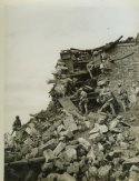 [Capture-Of-Tengchong_Chinese Soldiers Scale City Wall{10_4_1944}].jpg