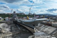 Admiral Kuznetsov in drydock, Murmansk 08.jpg